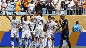 El Real Madrid logra la victoria contra el Pachuca (3-1) a pesar de jugar con uno menos desde el minuto 7