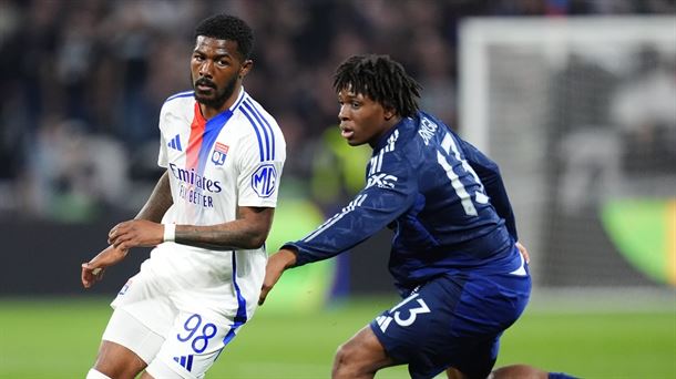 El jugador Ainsley Maitland-Niles, a la izquierda, en una imagen de archivo. Foto: Europa Press. 