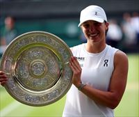 Swiatek arrasa a Anisimova y conquista Wimbledon