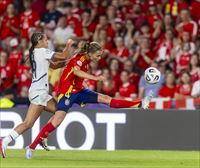 Espainiak Suitza hartu du mendean eta Eurokopako finalerdietan sartu da (2-0)