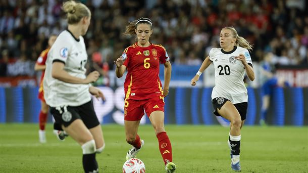 Aitana Bonmatí, en un momento de la semifinal ante Alemania. EFE