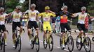 Pogacar celebra su cuarto Tour de Francia ya en el comienzo de la última etapa
