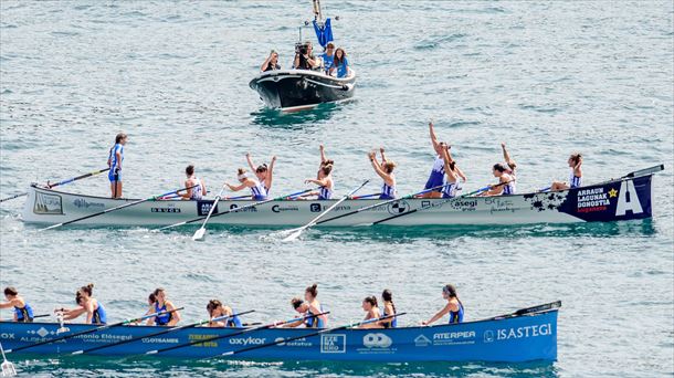 Donostia Arraun Lagunak eta Zierbena gailendu dira Lekeition. EFE
