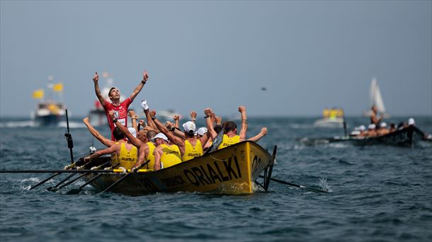 Orioko trainerua Zarauzko estropadan  Argazkia: Aitor Arrizabalaga | ACT 