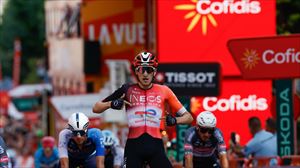 Turner arrebata la victoria a Philipsen en Voiron, y Gaudu se convierte en líder de La Vuelta