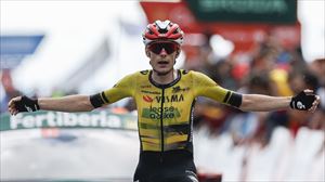 Vingegaard gana en Valdezcaray y acecha el maillot rojo de Traeen en La Vuelta