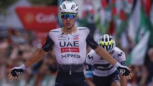 Juan Ayuso se apunta la segunda victoria en Corrales de Buelna, mientras Vingegaard sigue líder