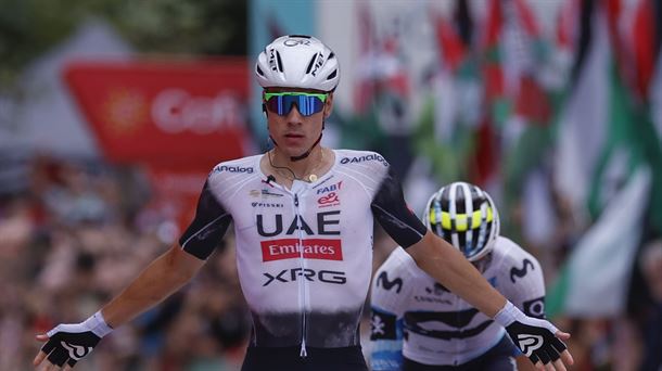 Juan Ayusok irabazi du Vueltako 12. etapa, Javier Romoren aurretik. Argazkia: EFE 