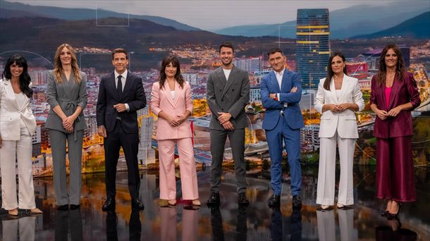 "Teleberri"ko plato ikusgarriarekin eta aurpegi berriekin abiatu dute ETBko albistegiek denboraldia