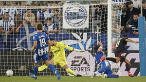 Un buen Sevilla asalta Mendizorrotza (1-2)