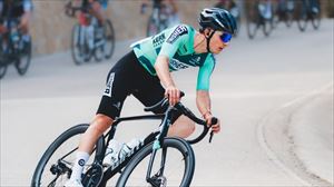 Kern Pharma taldeak Cesar Perez fitxatu du 2028ra arte