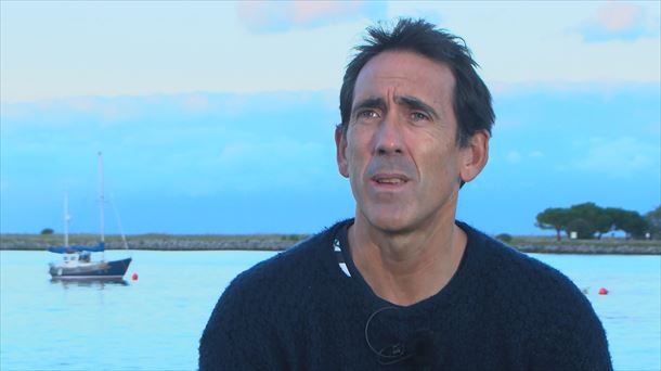 Osertz Aldai, nuevo entrenador de la trainera femenina de Hondarribia. Imagen: EITB