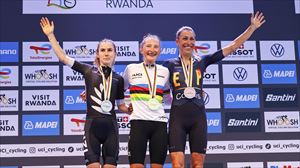 Magdeleine Vallieres sorprende y se lleva el oro en el mundial de la élite femenina