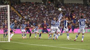 Una buena Real cae ante el Barça tras dar el primer golpe en Montjuic (2-1)