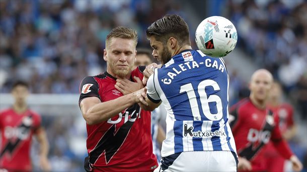Cáleta-Car, en una jugada del partido. Foto: Efe.