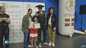 La gallega Patricia Martín sorprende al conquistar el campeonato de levantamiento de piedra de Euskal Herria
