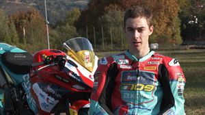 Beñat Fernández, campeón del mundo de Supersport 300: ''Esto es lo que hemos soñado y estoy muy contento''