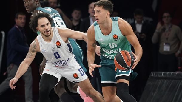 Matteo Spagnolo, ante el Efes. Foto: EFE. 