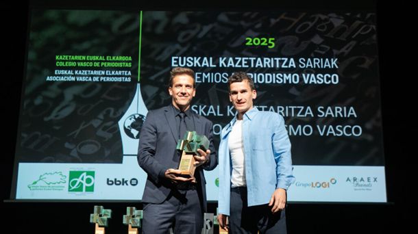 Dani Álvarez recibe el Premio Periodistas Vascos
