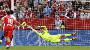 Osasuna jaitsiera postuetatik gertuago Sevillan galdu eta gero (1-0)