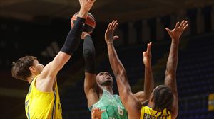 El juego interior del Maccabi deja sin premio al Baskonia y prolonga su maldición lejos de Vitoria (89-83)