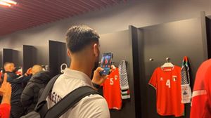 Honela bizi izan zuten Palestinako jokalariek Euskal Selekzioaren aurkako partida solidarioa San Mamesen