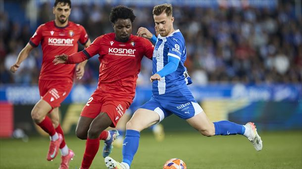 Catena, Boyomo y Toni Martínez en el último derbi Alavés-Osasuna. Foto: Europa Press