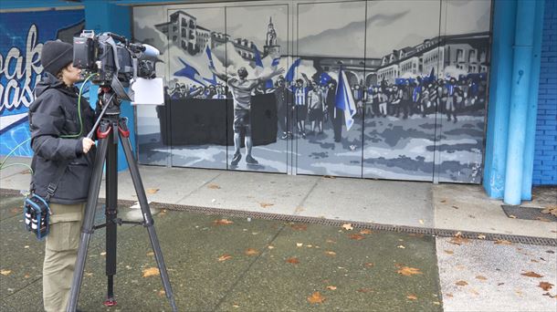 Un mural del estadio Mendizorrotza. Foto: EFE
