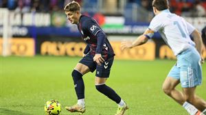 El colista Zaragoza asalta Ipurua con un jugador menos (1-2)