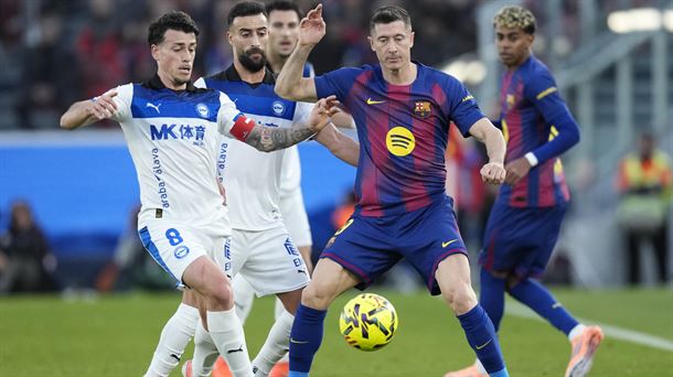 Antonio Blanco eta Robert Lewandowski. EFE