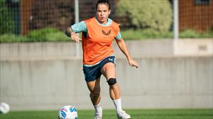 Patri Zugastik tratamendu kontserbatzailea hasi du ezkerreko belaunean