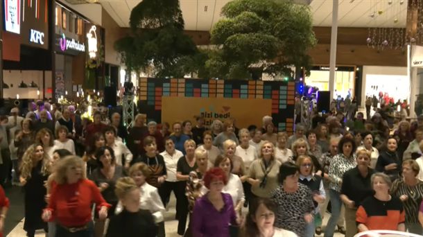 DNATZA MARATOIA - DONOSTIA. Arratsaldea dantzaz bete dute Garberan.