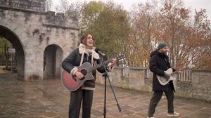 ''Hemen natza ortzirik'' kantaren bertsio berritua, Maria Amolategiren eta Iker Laurobaren eskutik