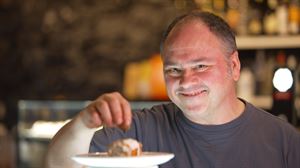 El ahumadito txapeldun, la propuesta del bar Txofre taberna del barrio de Gros de Donostia