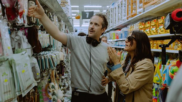 La actriz Itziar Ituño junto al director Alberto Gastesi