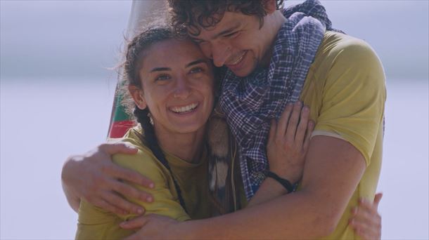Nerea y Aimar celebran la victoria Guabán. Imagen obtenida de un vídeo de EITB