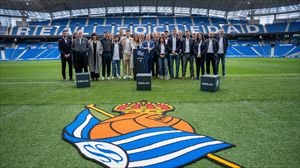 Aurkezpeneko argazki ofiziala