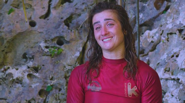 Menen ríe tras haber llorado al ser eliminada del ''Conquis'' a las puertas de la unificación