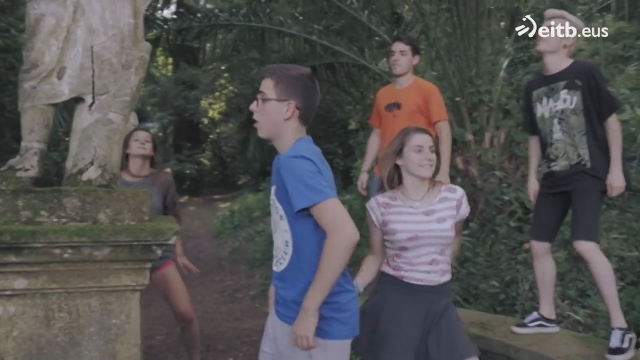 Nire mundu txiki polit hontan