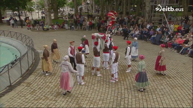 Bilboko musika eta txistu bandarekin erromeria