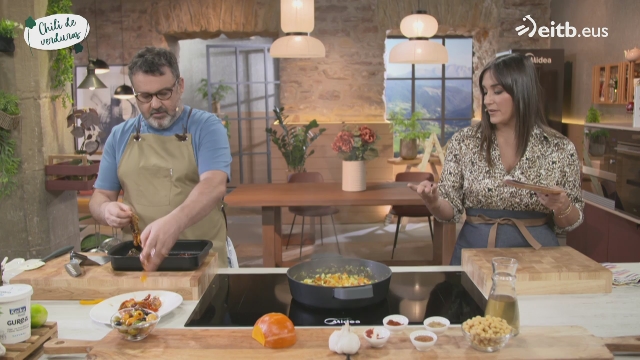 Chili de verduras con garbanzos y majado de hierbas