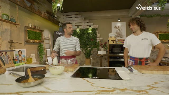 Gazta tarta pikuekin