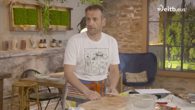 Merkatuko arraina tomate saltsarekin eta letxuga konpota