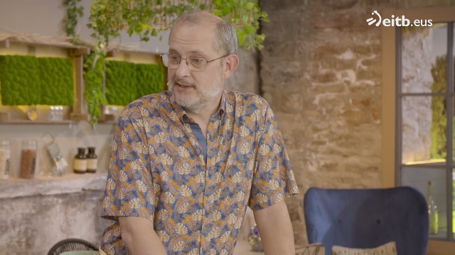 Txerria gurin eta tomate saltsarekin eta arroza arbendolekin