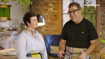 Ahate bular eta piku papillotea ezti eta tipulatxa saltsarekin