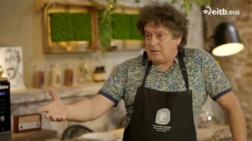 Txelba tomate eta tipularekin txakolin saltsan arbendol eta baratxuri kremarekin