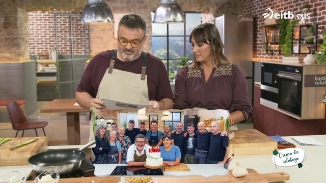 Crema de calabaza con topping de garbanzos especiados, setas salteadas y langostinos + Torrija premium