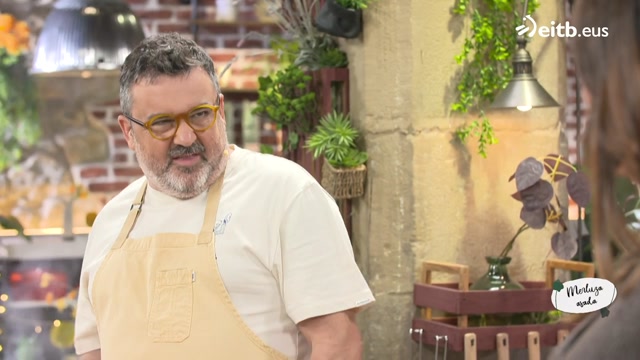 Merluza asada sobre salsa de calabaza y hortalizas al vapor