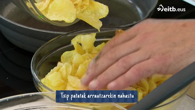 Patata Eta Bakailao Tortilla Eta Poltsako Patata Txip Tortilla