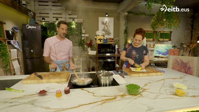 Txipiroi ragouta ilarrekin eta arto opilak